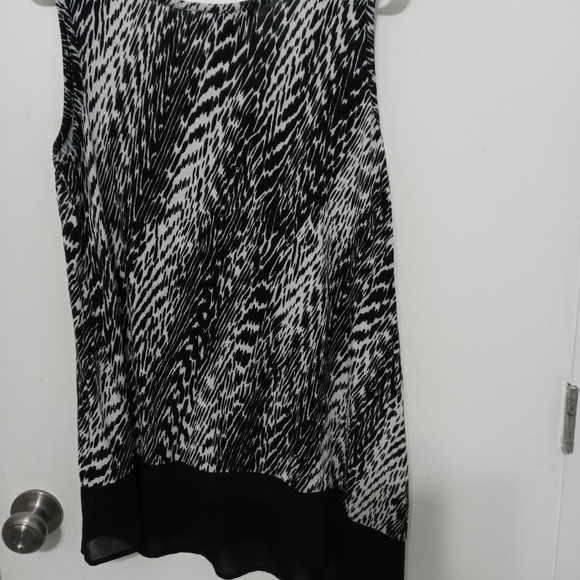 August Silk Asymmetrical Zebra Stripe Sleeveless Blouse - Picture 7 of 7